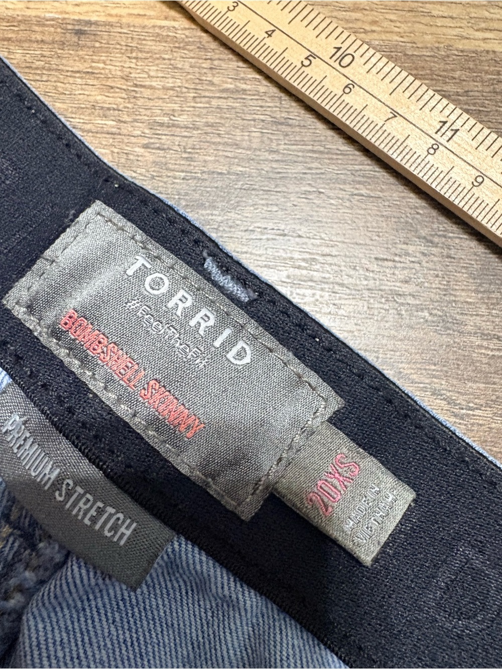 Torrid Bombshell Skinny Jeans Size 20 XS Light Wash Distressed Button Fly - Picture 4 of 5